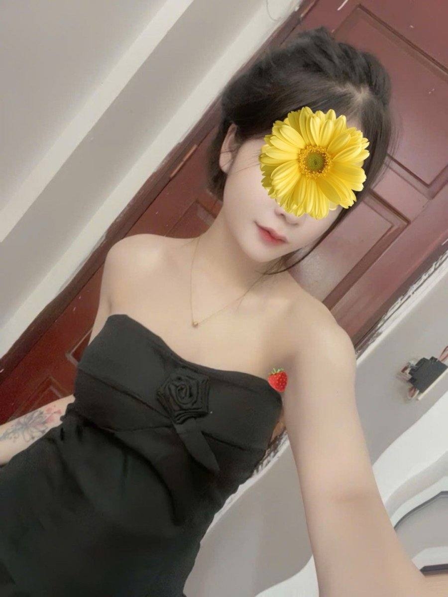 Ảnh Chụp Điện Thoại , Không Chỉnh Sửa , Không Photoshop